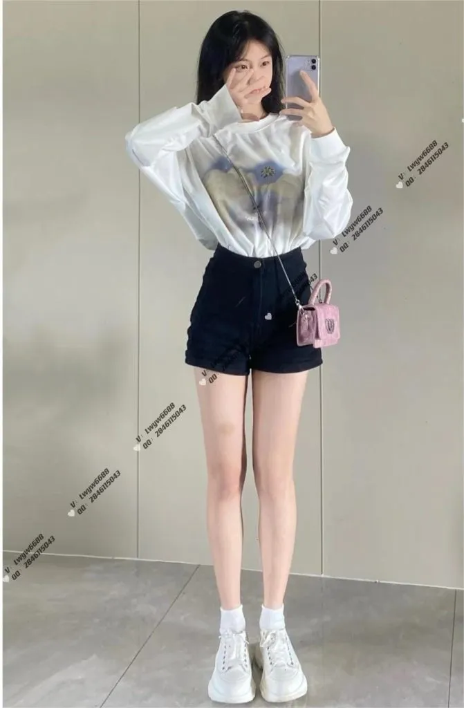 图片[1] - 04年的邻家小姐姐（小社恐）兼职出原味 - 基地